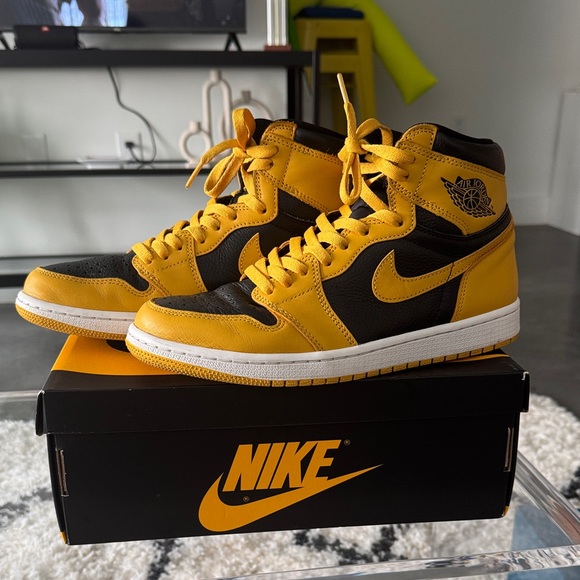Nike Men's Black and Yellow High-Top Sneakers